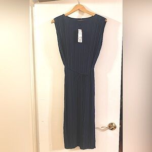 Uniqlo pleated navy dress